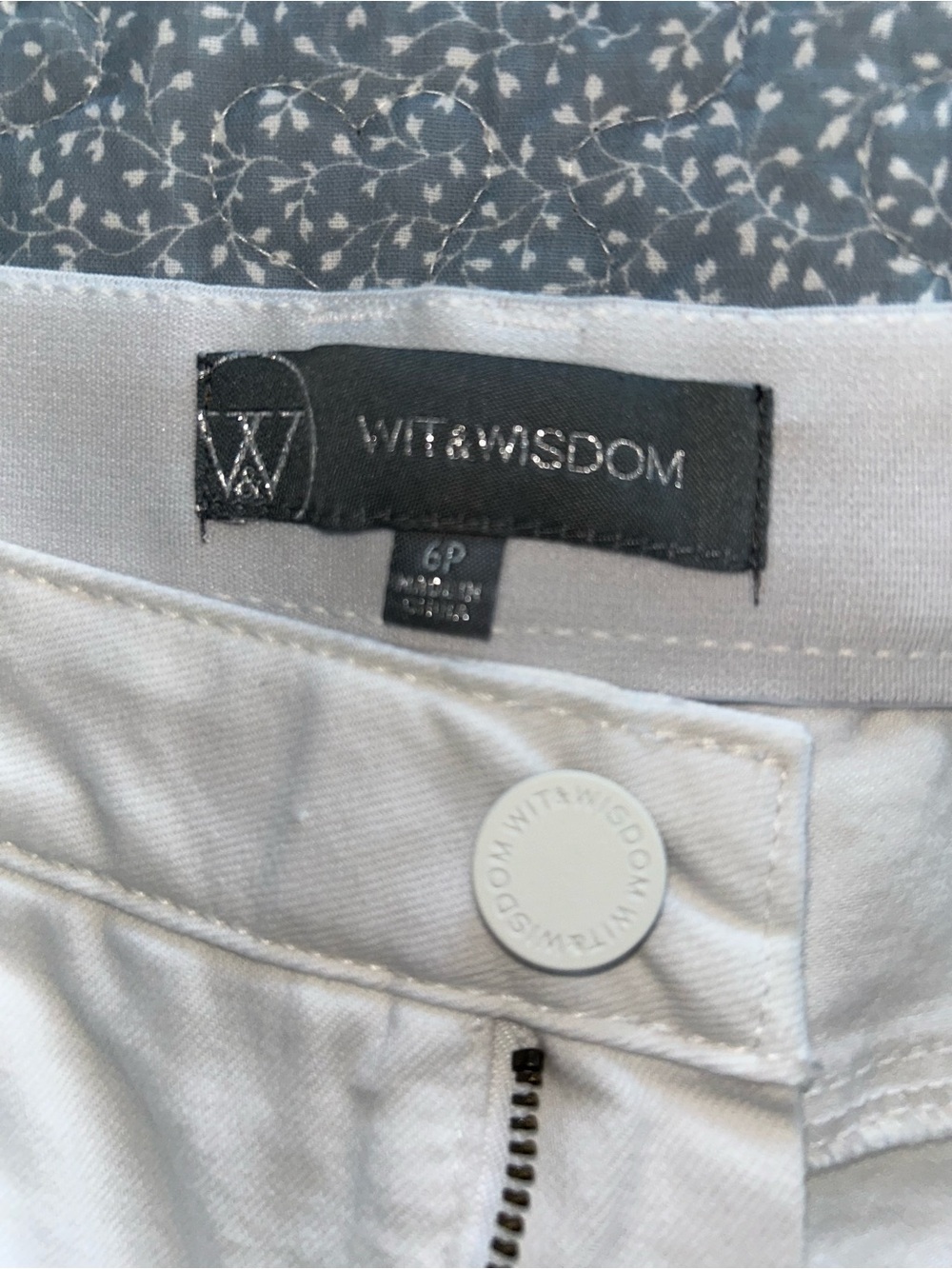 White- Wit & Wisdom women’s jeans with CoolMax Technology - Picture 2 of 8